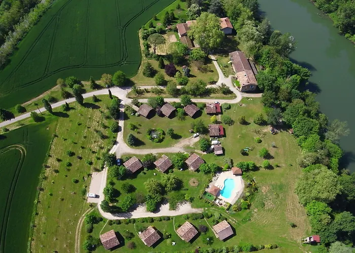 Hotel Les De Fiolles 4*